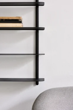 Gejst Nivo plank E, Zwartgebeitst essenhout-zwart< Planken & Planksystemen