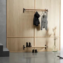 Essem Design Nostalgi 291 Hoedenplank, messing, zwart frame< Garderobehaken & Hoedenplanken