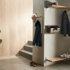 Essem Design Nostalgi hoeden-/schoenenplank, eiken-aluminium< Garderobehaken & Hoedenplanken