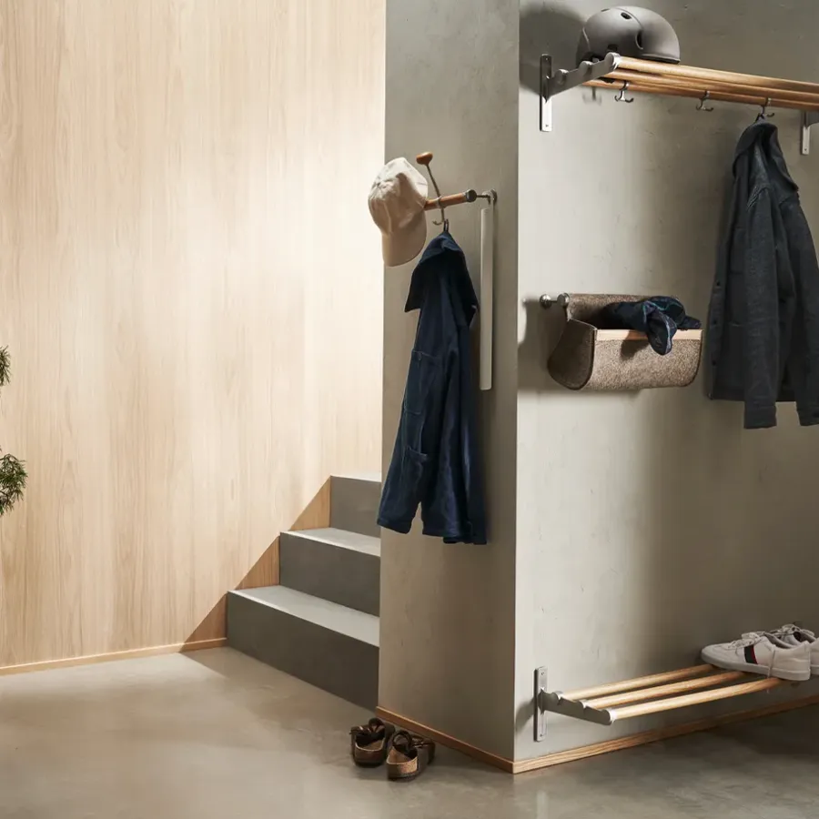 Essem Design Nostalgi Schoenenrek of hoedenplank, koper, zwart frame< Garderobehaken & Hoedenplanken