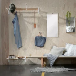 Essem Design Nostalgi Schoenenrek of hoedenplank, zwart, wit frame< Garderobehaken & Hoedenplanken