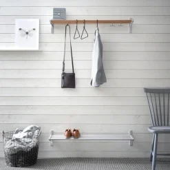 Essem Design Nostalgi Schoenenrek of hoedenplank, wit, zwart frame< Garderobehaken & Hoedenplanken