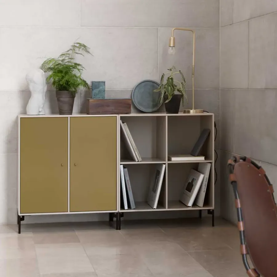 Montana Pair sideboard, flint 148, verchroomde poten< Ladekasten & Dressoirs