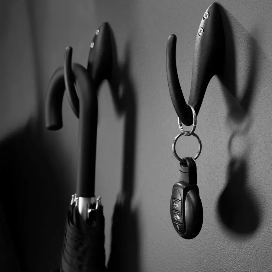 Essem Design Papa kledinghaak, zwart-structuur< Haken & Hangers