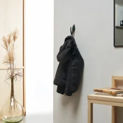 Essem Design Papa kledinghaak, zwart-structuur< Haken & Hangers
