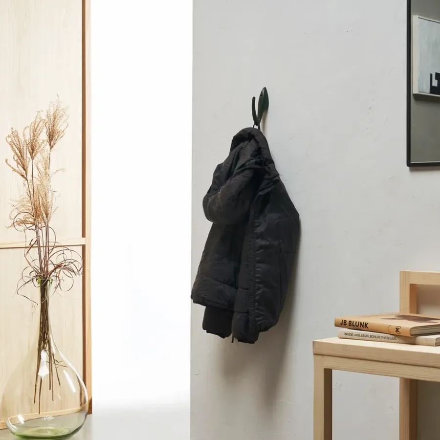 Essem Design Papa kledinghaak, zwart-structuur< Haken & Hangers