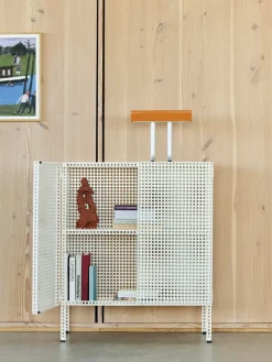 HAY Perforated Cabinet kast medium, Eggshell< Kasten & Vitrines