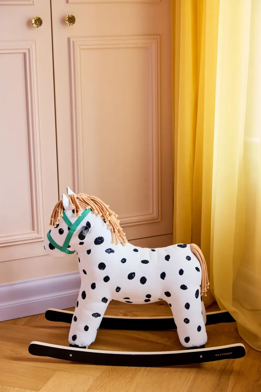 Kid's Concept Pippi hobbelpaard, Wit-zwart< Kinderkamer Interieuraccessoires|Kinderkamer Interieuraccessoires