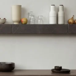 Audo Copenhagen Plinth plank, Bruin-grijs kendzo-marmer< Planken & Planksystemen