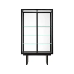 GUBI Private vitrinekast, glas, bruin-zwartgebeitst eikenhout< Kasten & Vitrines