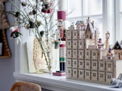 Bloomingville Richie kerstkalender 33x38 cm, Natuur< Kerstdecoraties