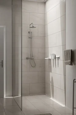 Zone Denmark RIM zeeppomp met wandhouder 14,4 cm, White< Zeepdispensers & Zeepschaaltjes