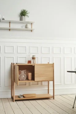 Gejst Sceene bookcase C, Licht eikenhout< Ladekasten & Dressoirs