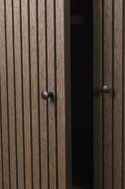 Ferm Living Sill Low kast, Dark stained oak< Kasten & Vitrines