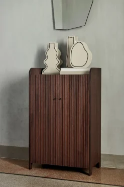 Ferm Living Sill Low kast, Dark stained oak< Kasten & Vitrines