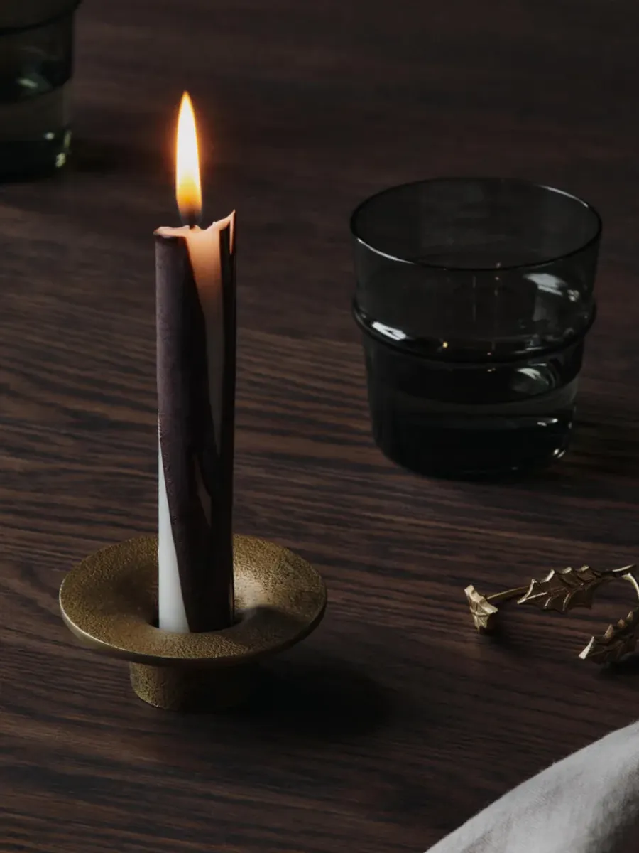 Ferm Living Soothe kandelaar Ø8 cm, Brass Finish< Kandelaars
