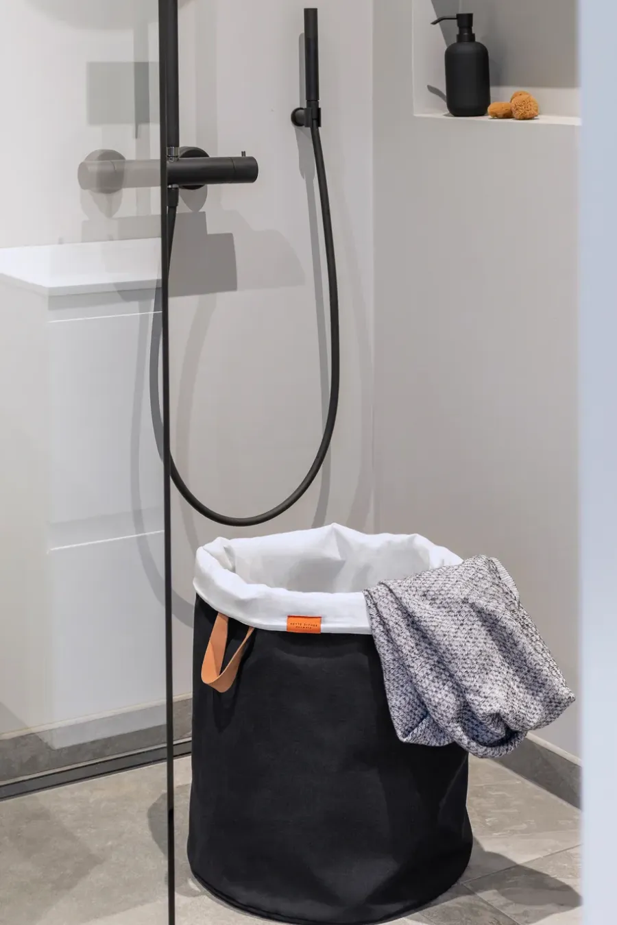 Mette Ditmer Sort It wasmand, Black< Wasmanden