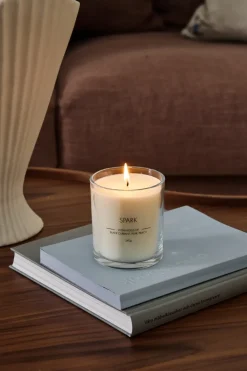Scandi Essentials Spark geurkaars, 260 g< Geurkaarsen & Aroma Diffusers