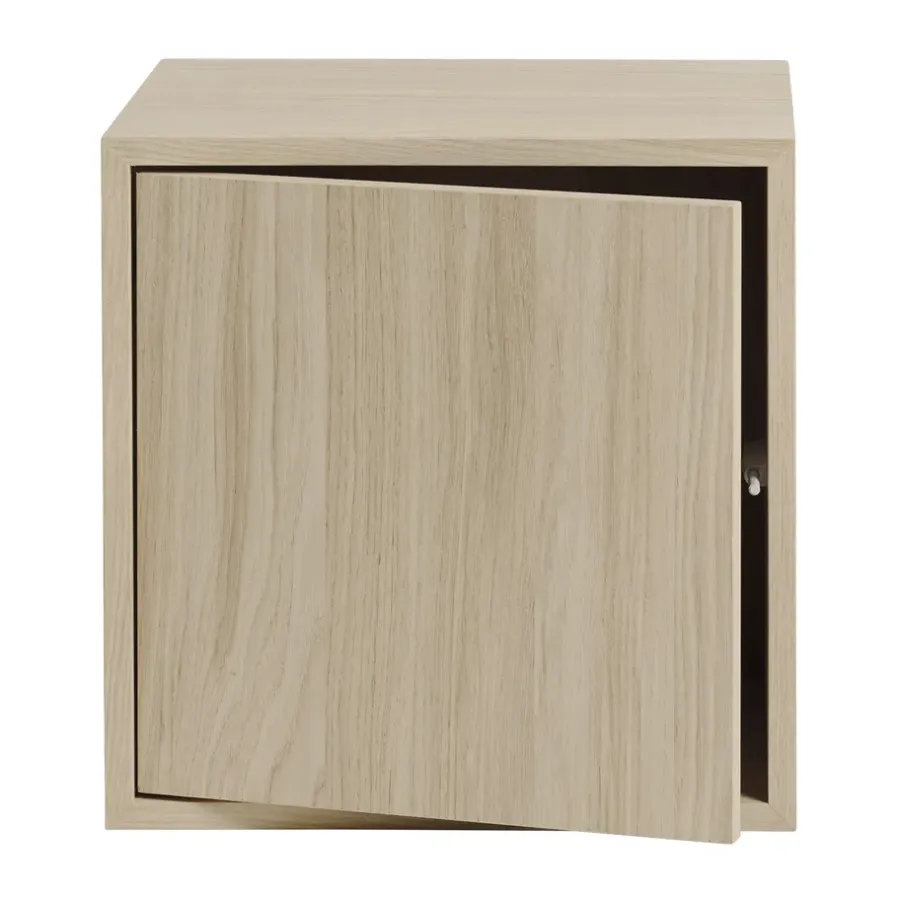 Muuto Stacked opbergsysteem met deur medium, Eikenhout< Planken & Planksystemen