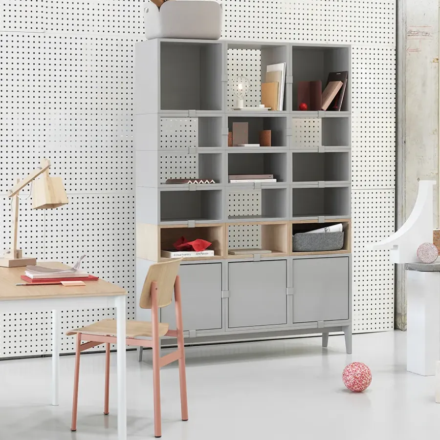 Muuto Stacked opbergsysteem met deur medium, lichtgrijs< Planken & Planksystemen