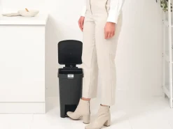 Brabantia StepUp pedaalemmer 16 L, Donkergrijs< Pedaalemmers