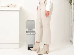 Brabantia StepUp pedaalemmer 10 L, Lichtgrijs< Pedaalemmers