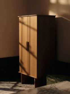 Ferm Living Stilt garderobe 90x61x186 cm, Natural< Kasten & Vitrines