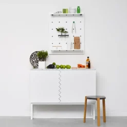 A2 Story Sideboard, middernachtblauw, witgeolied eikenhouten onderstel< Ladekasten & Dressoirs