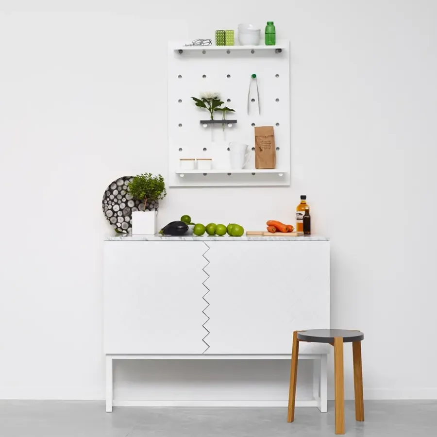 A2 Story Sideboard, middernachtblauw, witgeolied eikenhouten onderstel< Ladekasten & Dressoirs