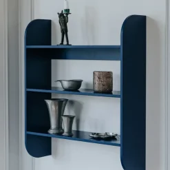 TÔNN furniture Strapats wandplank 62x73,6 cm, Midnight blue< Planken & Planksystemen