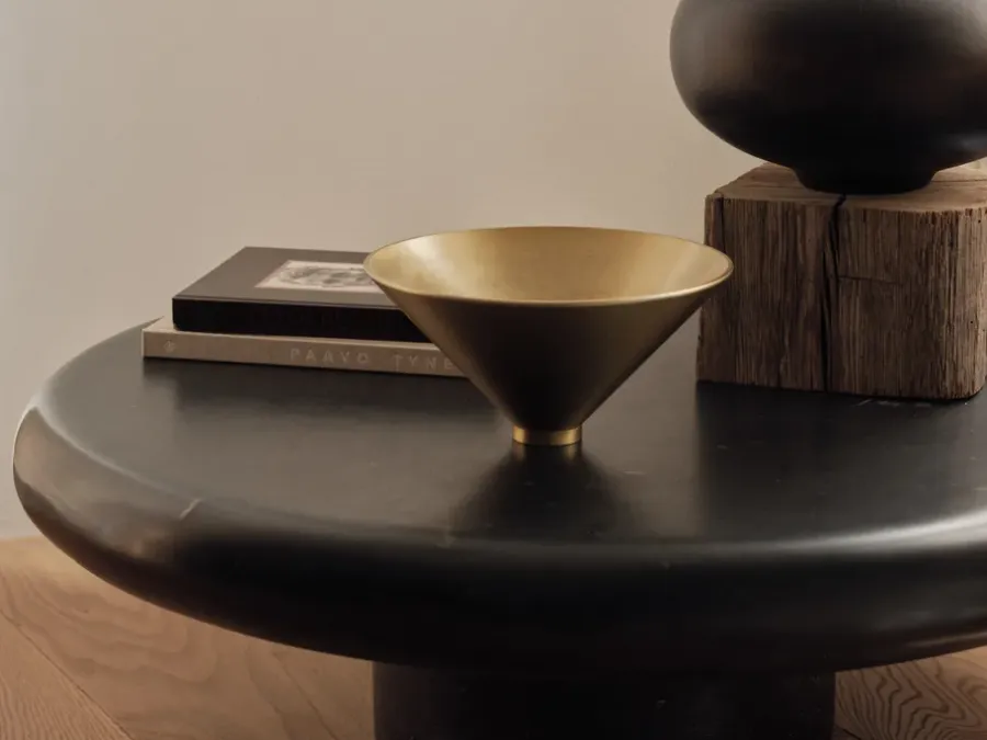 Audo Copenhagen Taupe kom Ø26 cm, Messing< Decoratieve Schalen