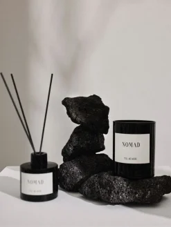 Tell Me More geurkaars 48 u, Nomad< Geurkaarsen & Aroma Diffusers