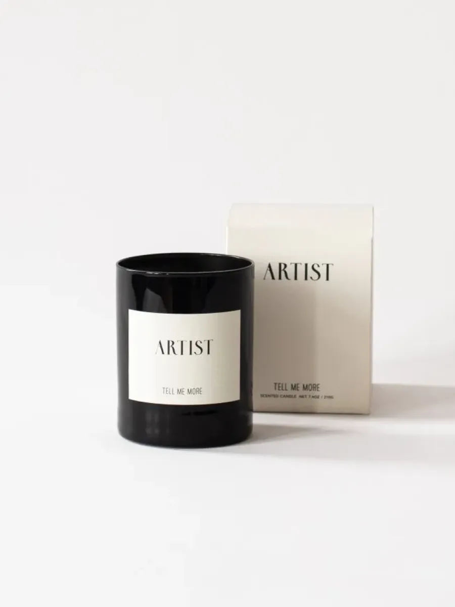 Tell Me More geurkaars 48 u, Artist< Geurkaarsen & Aroma Diffusers