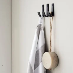 Meraki Thapsus haak 3-pack, Geborstelde zwarte afwerking< Haken & Hangers