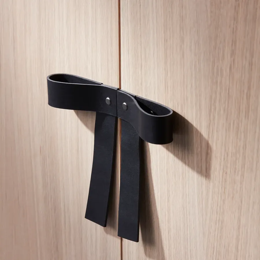 A2 The Bow kast, Witgeolied eiken-zwart< Kasten & Vitrines