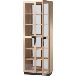A2 The Bow vitrinekast, Witgeolied eikenhout< Kasten & Vitrines