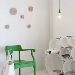 Muuto The Dots wandhaken 5-pack, eikenhout< Haken & Hangers|Opbergoplossingen Voor De Kinderkamer