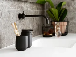 Zone Denmark Time zeeppompje 13 cm, Black< Zeepdispensers & Zeepschaaltjes