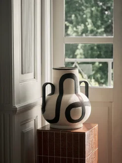 Ferm Living Trace vaas, Crèmekleurig< Vazen