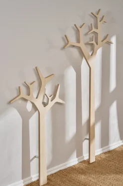 Swedese Tree wall wandgemonteerde kapstok 194 cm, Witgepigmenteerd grenenhout< Kapstokken & Hangrekken