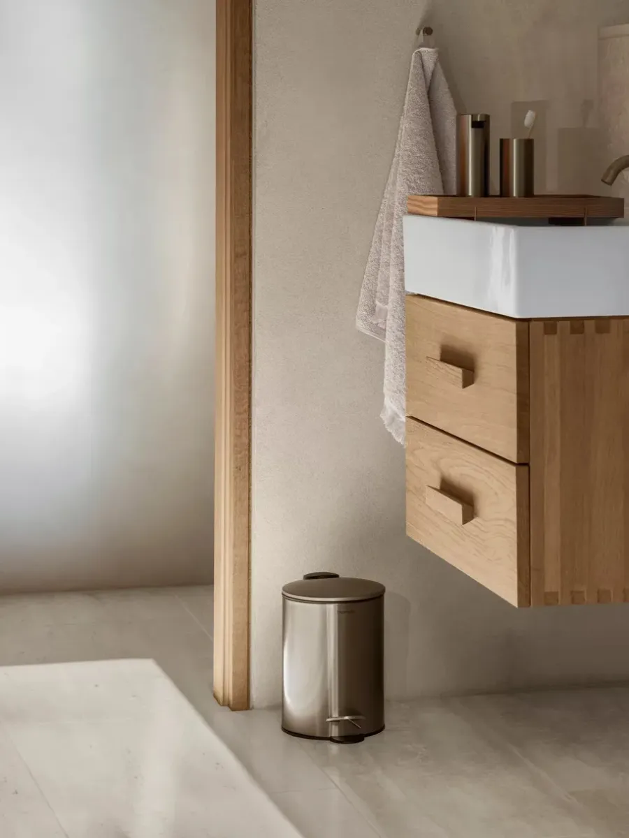 Blomus Tubo pedaalemmer 3 L, Brass< Pedaalemmers