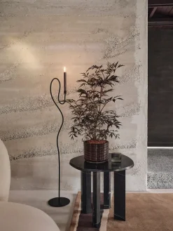 Ferm Living Valse vloer kandelaar, Black< Kandelaars