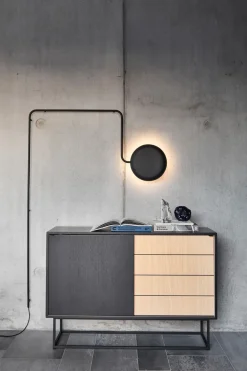Woud Virka bijzettafel, hoog 120 cm, Zwart - eikenhout< Ladekasten & Dressoirs