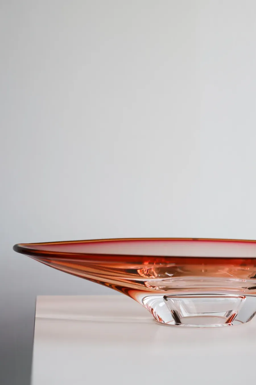 Kosta Boda Vision schotel Ø52,5 cm, Roze-amber< Decoratieve Schalen