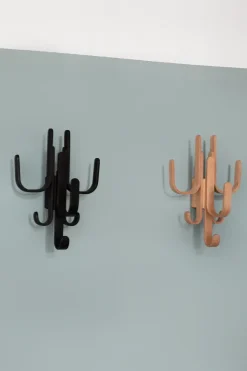 Cooee Design Woody haak Three, Black stained oak< Haken & Hangers