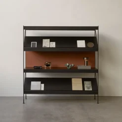 Audo Copenhagen Zet kastensysteem, oak dark stained, 1x2, black steel base< Planken & Planksystemen